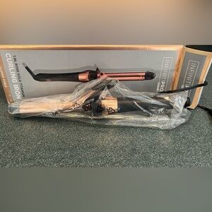 Conair infinite pro curling iron- rose gold-1”. New in box
